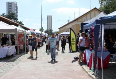 População prestigia as 130 barracas na retomada da Feira dos Trilhos