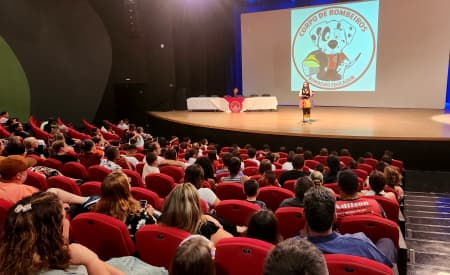“Bombeiro na Escola”: cerimônia celebra conclusão de curso das primeiras 100 crianças em Jacareí