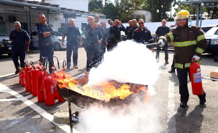 Guardas Civis Municipais recebem capacitação para combate a incêndios e primeiros socorros
