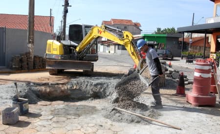 Combate às enchentes! Prefeitura realiza obras de drenagem no Jardim Emília