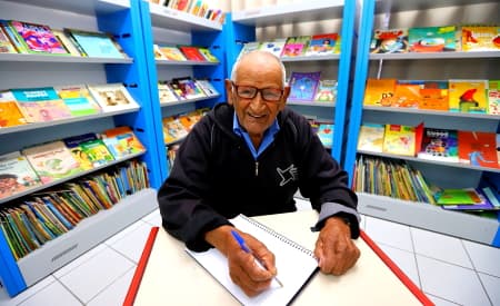 Idoso volta para a escola aos 94 anos: “estudar nunca é demais”