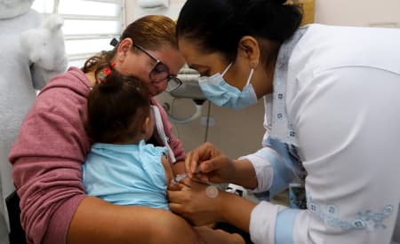 Jacareí amplia vacinação contra meningite com novo reforço para crianças de 12 meses