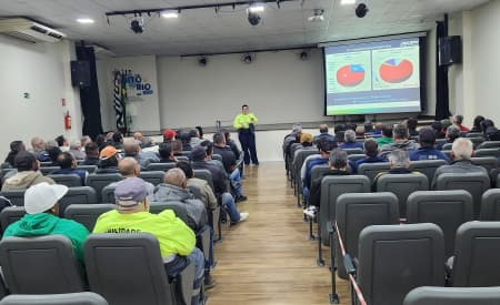 Dia do Motorista: servidores participam de palestra de conscientização