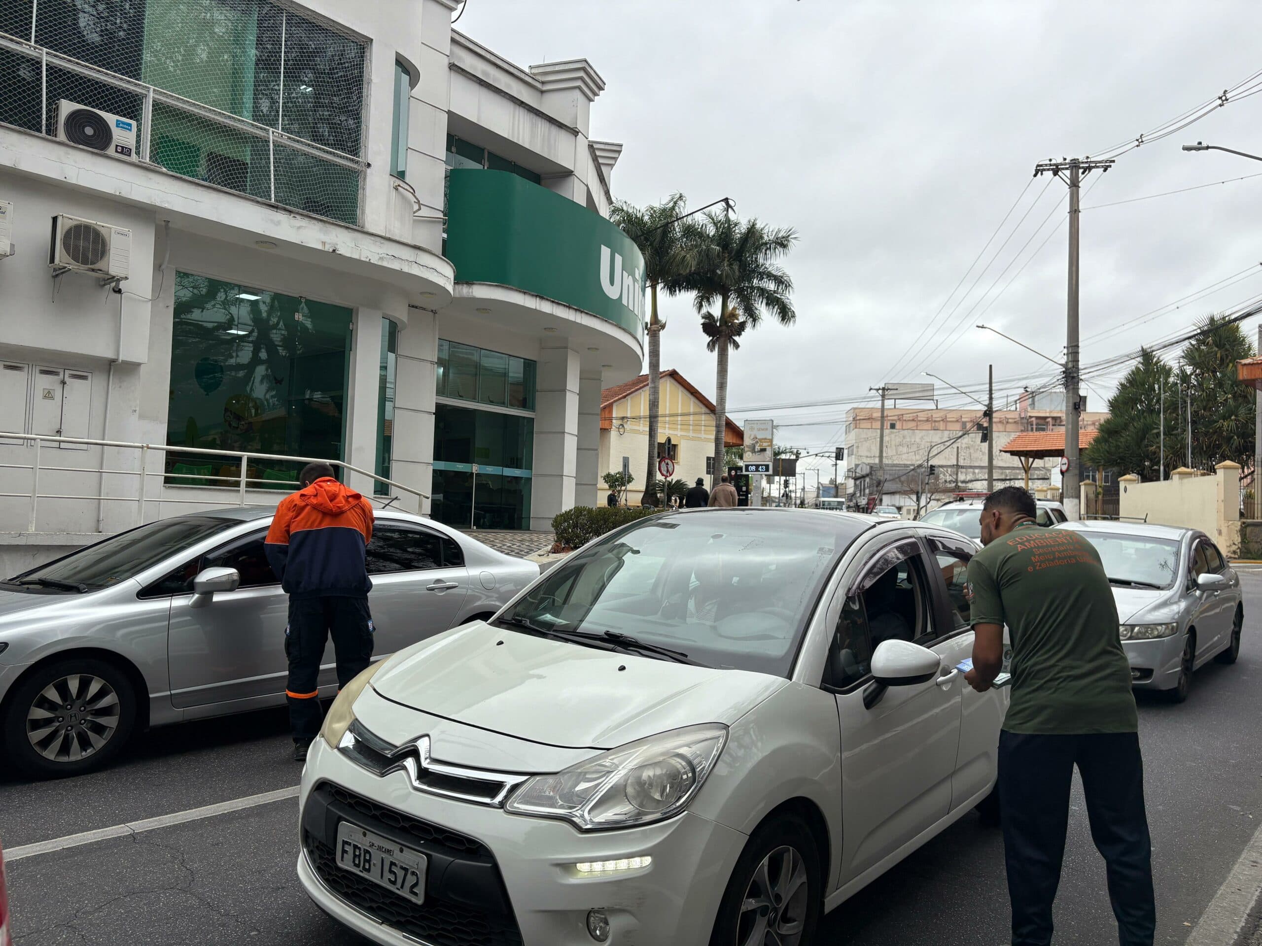 Meio Ambiente e Defesa Civil se unem em ação de conscientização no Centro