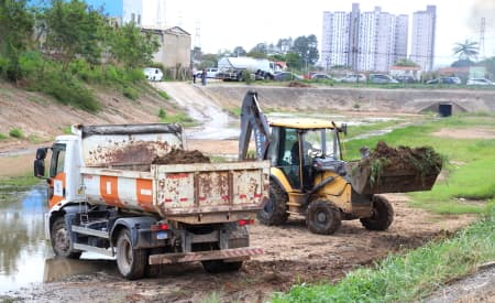 Prefeitura realiza limpeza dos piscinões e retira quase 1.500 toneladas de lixo