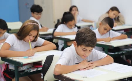 Prefeitura inicia aplicação de avaliações do Saeb para cerca de 2.200 estudantes da rede municipal