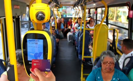 Transporte público passa a aceitar pagamento por cartão de crédito e débito na catraca