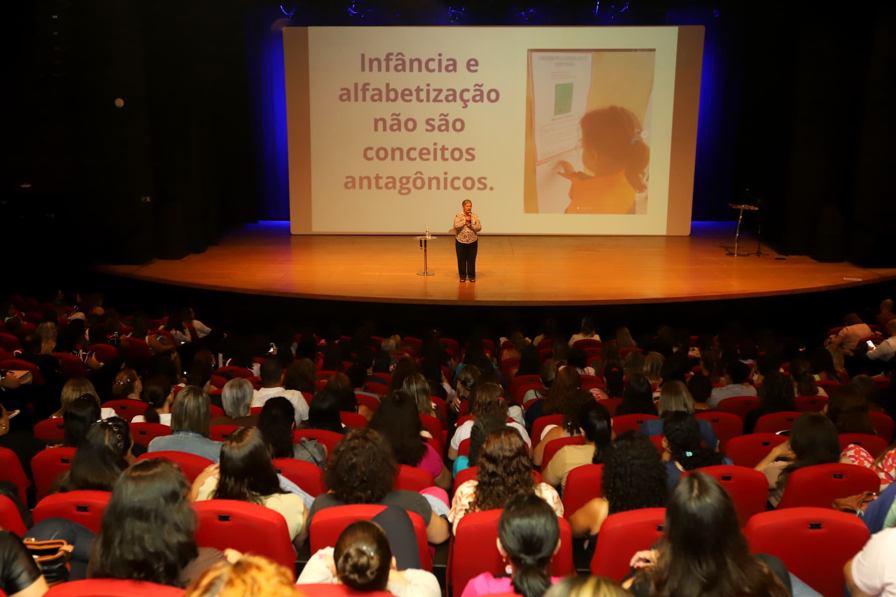 Profissionais da Educação celebram início de ano letivo com recepção no Complexo Educacional Paulo Freire