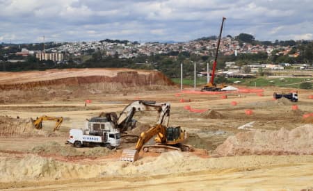 Mercado Livre avança em Jacareí com a instalação do primeiro pilar de seu novo Centro de Distribuição