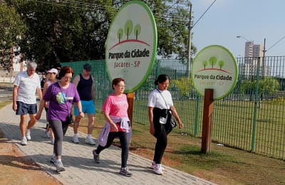 Grupo de caminhada consegue estabilizar pressão alta e melhorar qualidade de vida