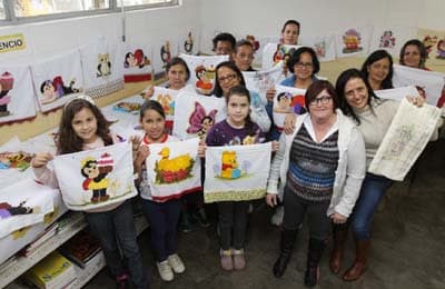 Biblioteca do Parque Meia-Lua abre vagas para bordado e pintura em tecido