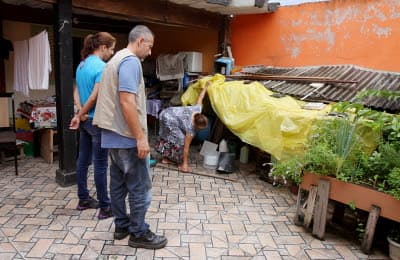 Campanha de combate ao Aedes aegypti segue mutirão casa a casa no Rio Comprido
