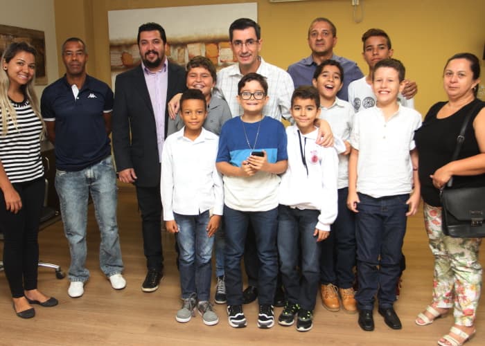 Prefeito e vice-prefeito recebem jovens de entidade maçônica