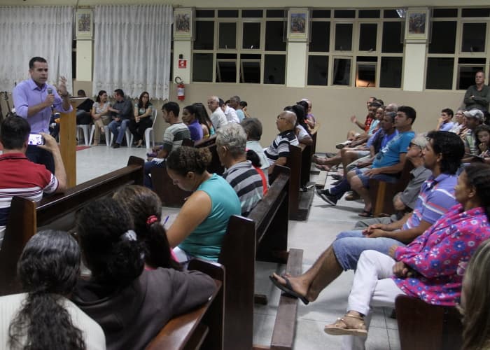 Bairro 1º de Maio recebe mais uma etapa da pavimentação de vias