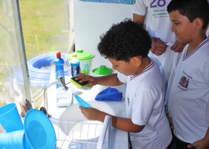 Semana da Água do SAAE ensina criança a combater o desperdício