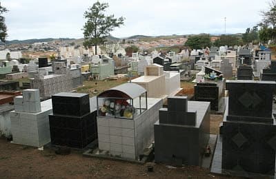Cemitério Jardim da Paz estará fechado na manhã de sexta-feira