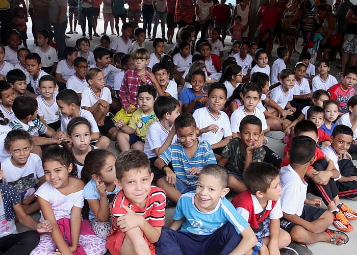 EMEFs do Villa Branca e Parque Imperial recebem os pais para a entrega dos uniformes