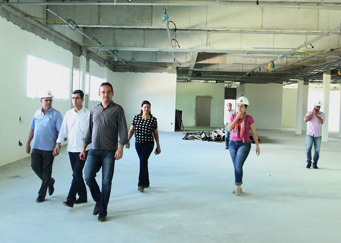 Prefeito e secretários visitam obras públicas e empreendimentos do município