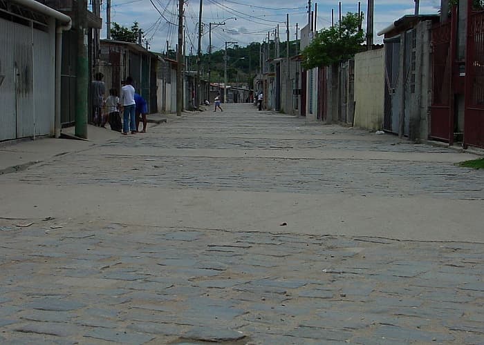 Fundação Pró-Lar realiza levantamento social e cadastramento de imóveis para regularização do bairro Lagoa Azul