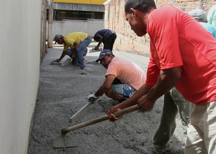 Pró-Lar promove mutirão de calçamento de vielas no bairro 1º de Maio neste sábado