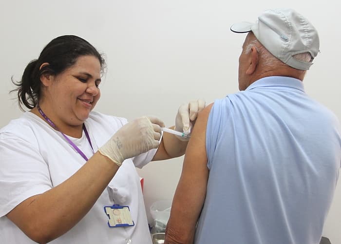 Vacinação contra o vírus H1N1 para pessoas com doenças crônicas é antecipada para o dia 9