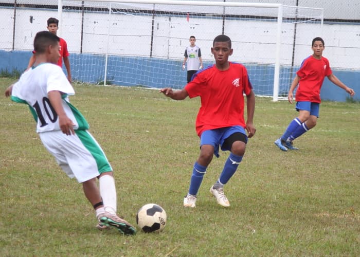Municipal de Futebol tem jogos no sábado (21)