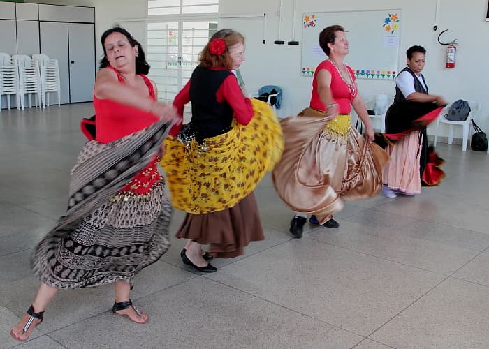 Fundação Cultural abre novas vagas para oficinas de dança cigana, bordado e pintura em tela