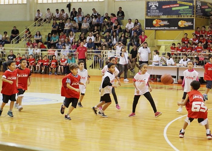 Jacareí tem disputas de basquete, badminton, taekwondo e handebol no final de semana