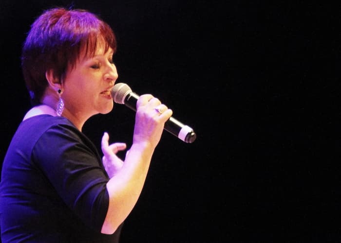 “Jazz e Divas” traz Celi Redondo na tarde de domingo