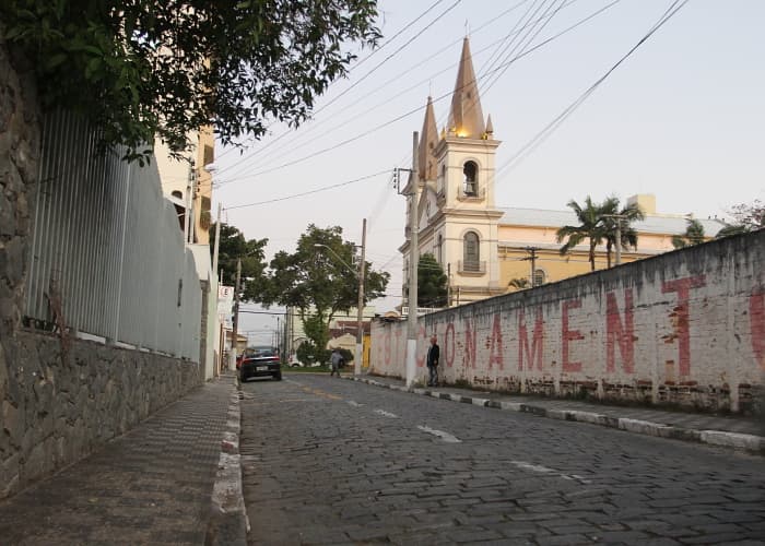 Rua Treze de Maio fica interditada na manhã de quinta-feira para ligação de água do SAAE