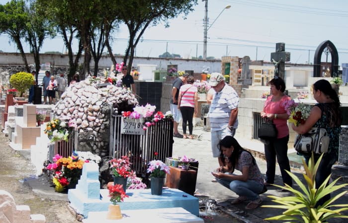 Cemitérios municipais de Jacareí se preparam para o Dia de Finados