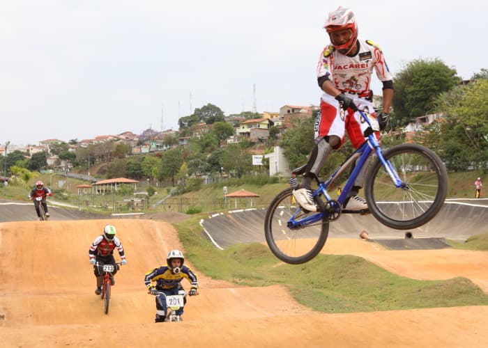 Jacareí Bicicross Clube promove torneio solidário para arrecadação de brinquedos