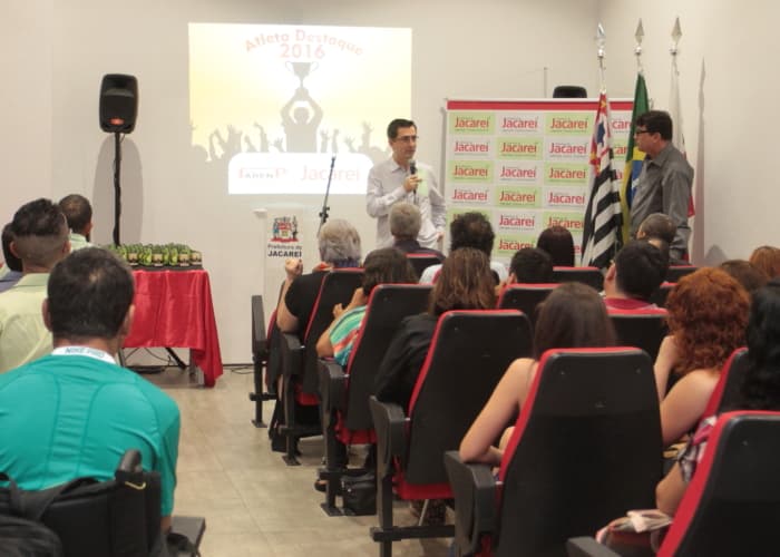 Esportistas recebem homenagem no prêmio “Atletas Destaques do Ano – 2016”