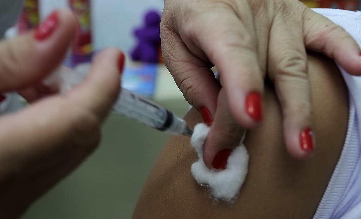 Campanha nacional de vacinação contra influenza começa segunda (17) em Jacareí