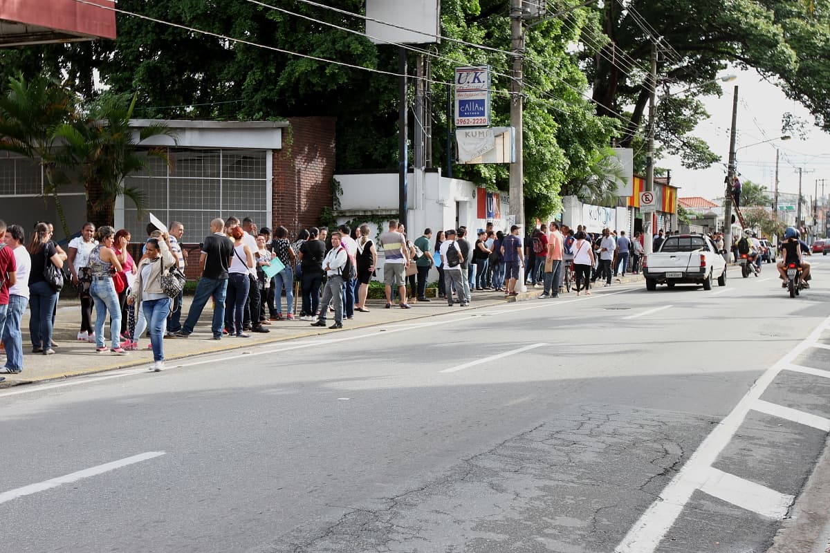 PAT de Jacareí atende cerca de 1.250 pessoas para vagas do Spani