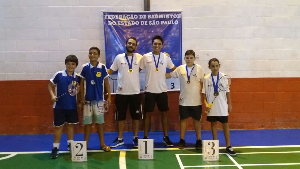 Jacareí conquista nove pódios na estreia do regional de badminton