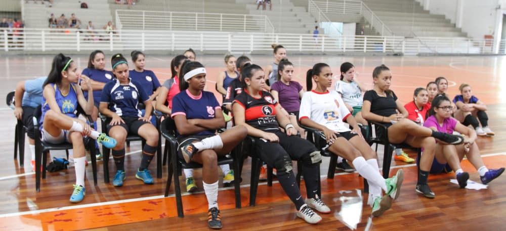 Seletiva de futsal feminino reúne atletas no Educamais Paraíso