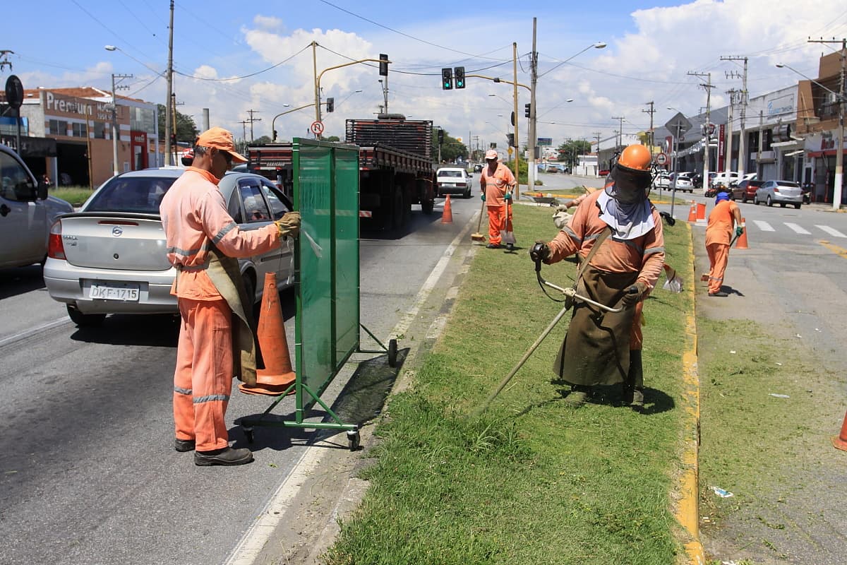 Prefeitura faz faxina e prioriza limpeza da cidade