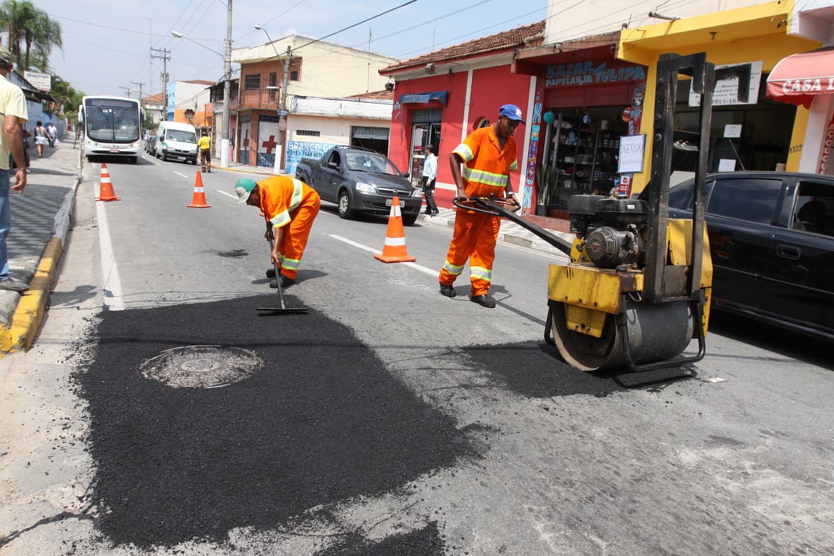 Nova Esperança e Cidade Jardim recebem operação tapa-buraco