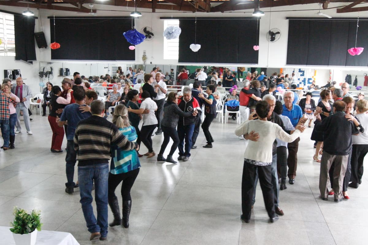 Casa Viva-Vida encerra comemorações de aniversário com baile