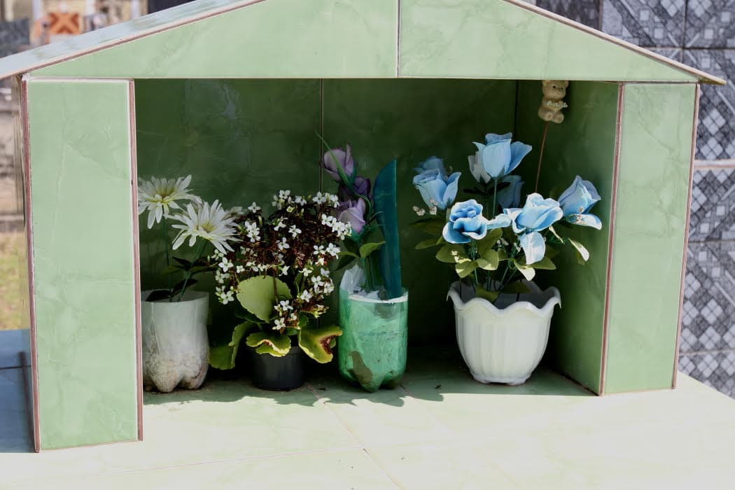 Munícipes devem evitar flores artificiais nos cemitérios nos Dias das Mães