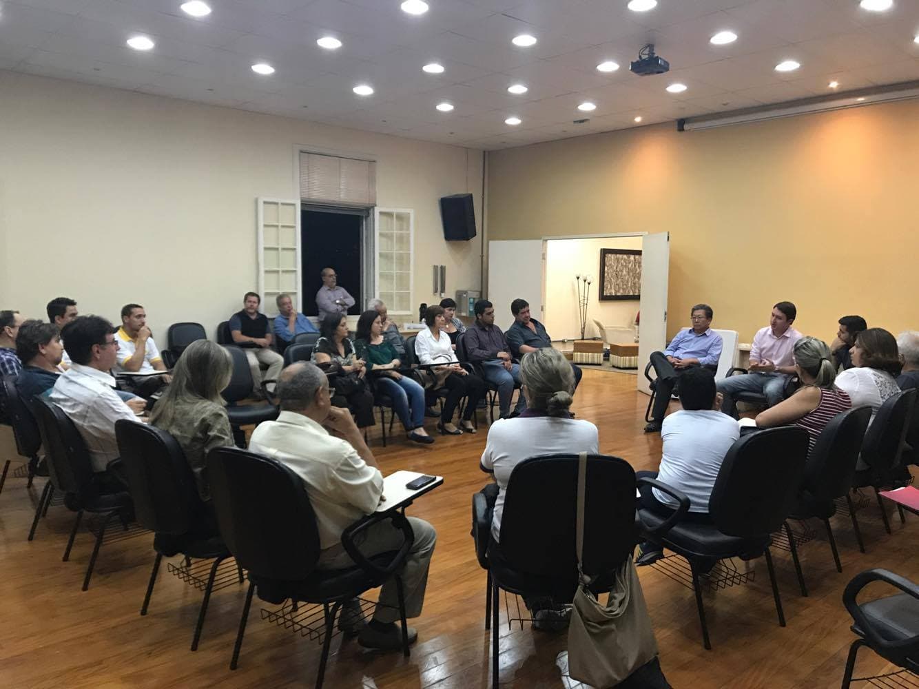 Prefeitura retoma discussão sobre estacionamento da Rua Barão
