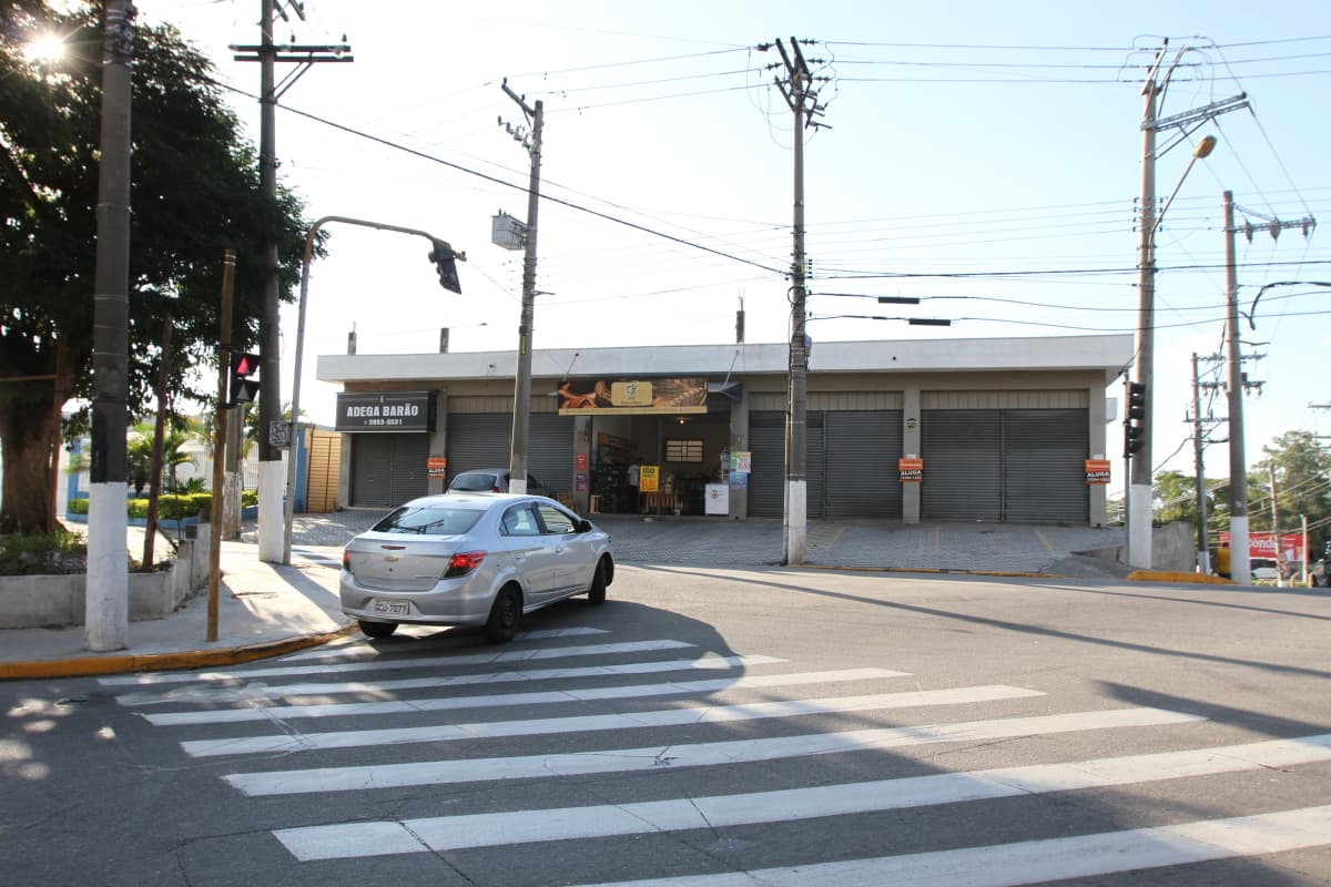 Prefeitura realiza inversão de sentido da rua Carlos de Campos para melhoria da fluidez no trânsito