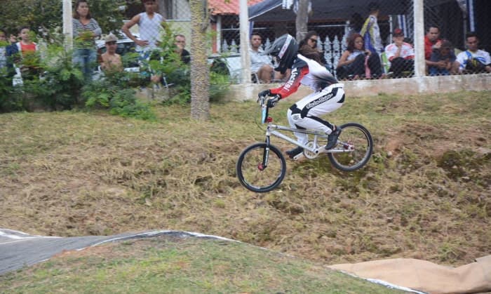 Julia Alves é convocada para Mundial de Bicicross nos Estados Unidos