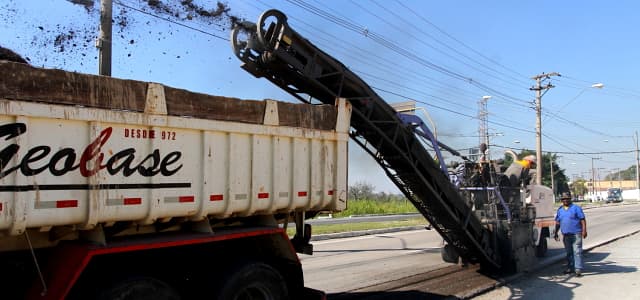 Prefeitura retoma recapeamento na Avenida Lucas Nogueira Garcez