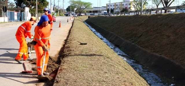 Serviços de capina prosseguem nesta semana em mais seis locais