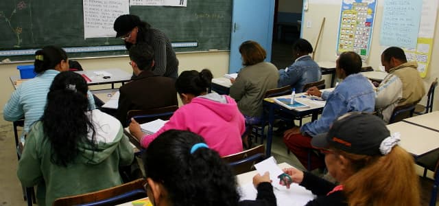 Secretaria de Educação abre inscrições para Educação de Jovens e Adultos