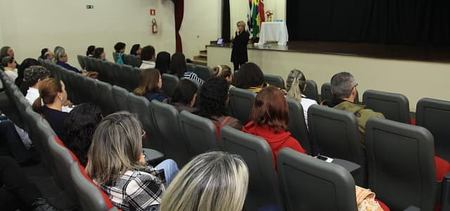 Aleitamento materno é tema de encontro com servidores municipais