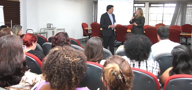 Assistentes Sociais debatem políticas públicas com secretário de Estado