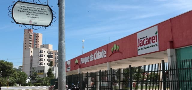 Domingo no Parque reúne gastronomia, artesanato e lazer no centro da cidade